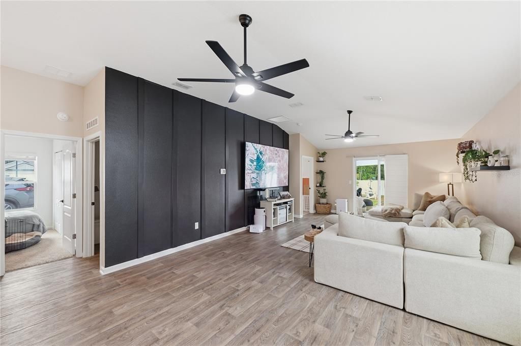 For Sale: $350,000 (4 beds, 2 baths, 1800 Square Feet)