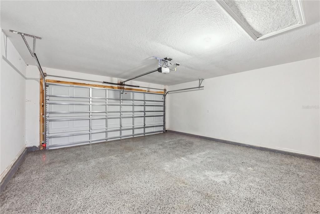 For Sale: $350,000 (4 beds, 2 baths, 1800 Square Feet)
