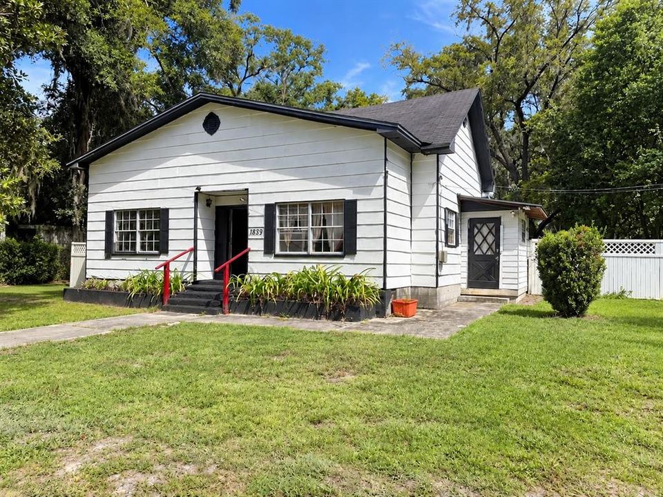 For Sale: $100,000 (2 beds, 1 baths, 1428 Square Feet)