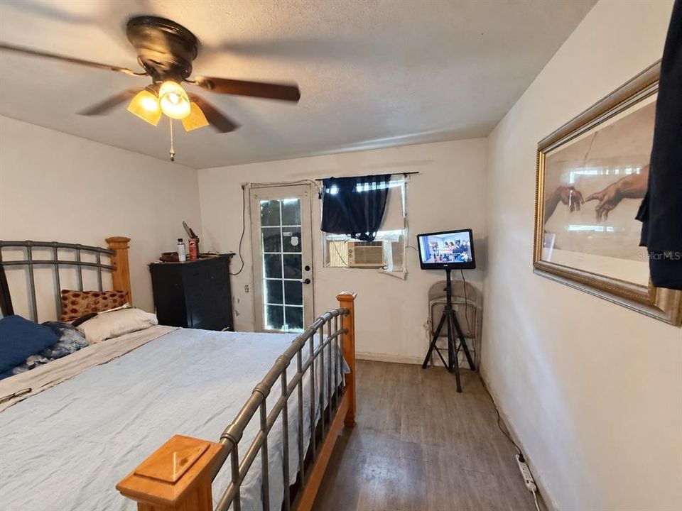 For Sale: $100,000 (2 beds, 1 baths, 1428 Square Feet)