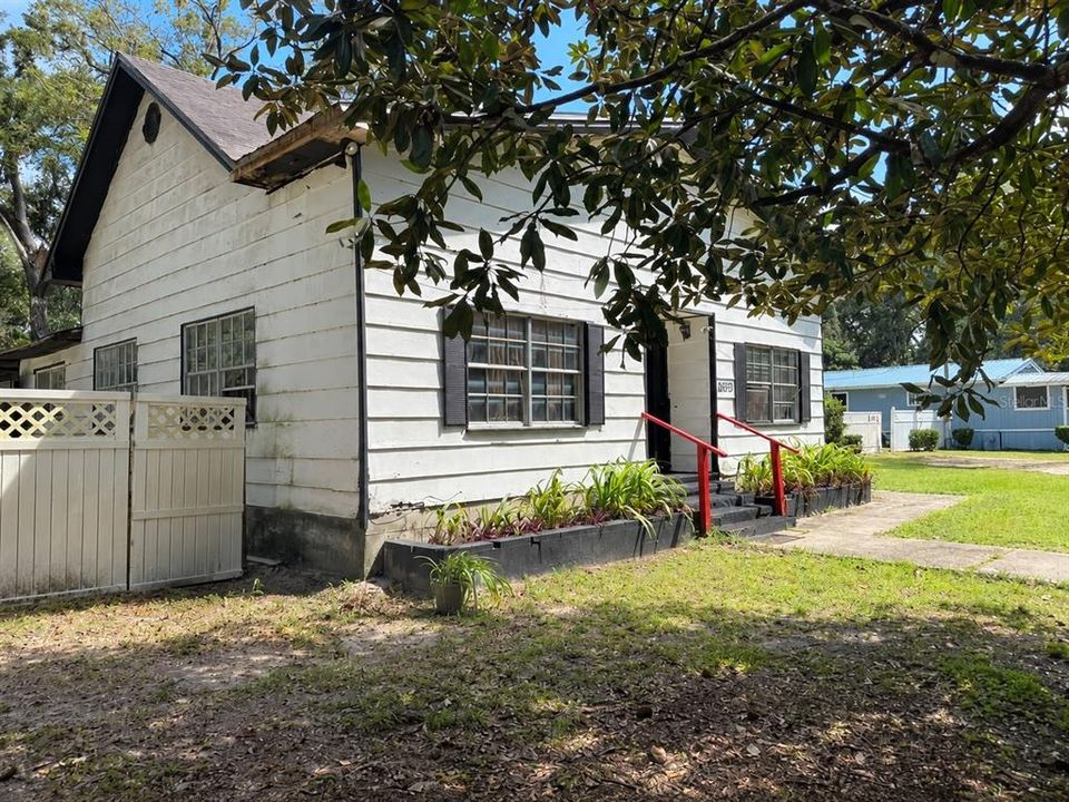 For Sale: $100,000 (2 beds, 1 baths, 1428 Square Feet)