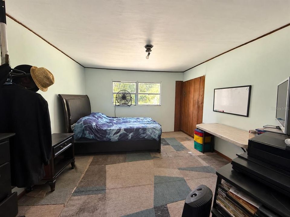 For Sale: $100,000 (2 beds, 1 baths, 1428 Square Feet)