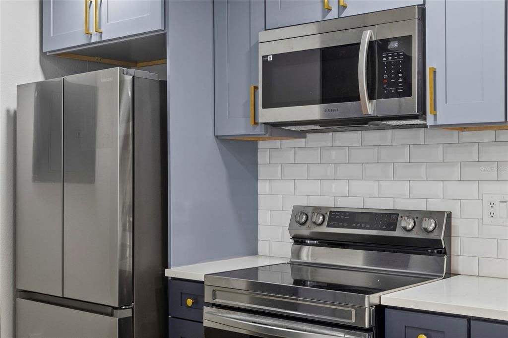 For Sale: $185,000 (2 beds, 2 baths, 979 Square Feet)