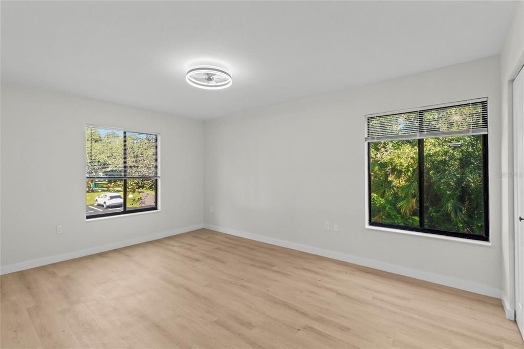 For Sale: $185,000 (2 beds, 2 baths, 979 Square Feet)