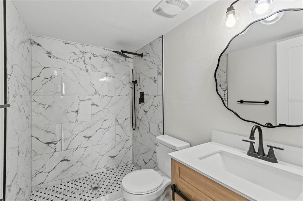 For Sale: $185,000 (2 beds, 2 baths, 979 Square Feet)