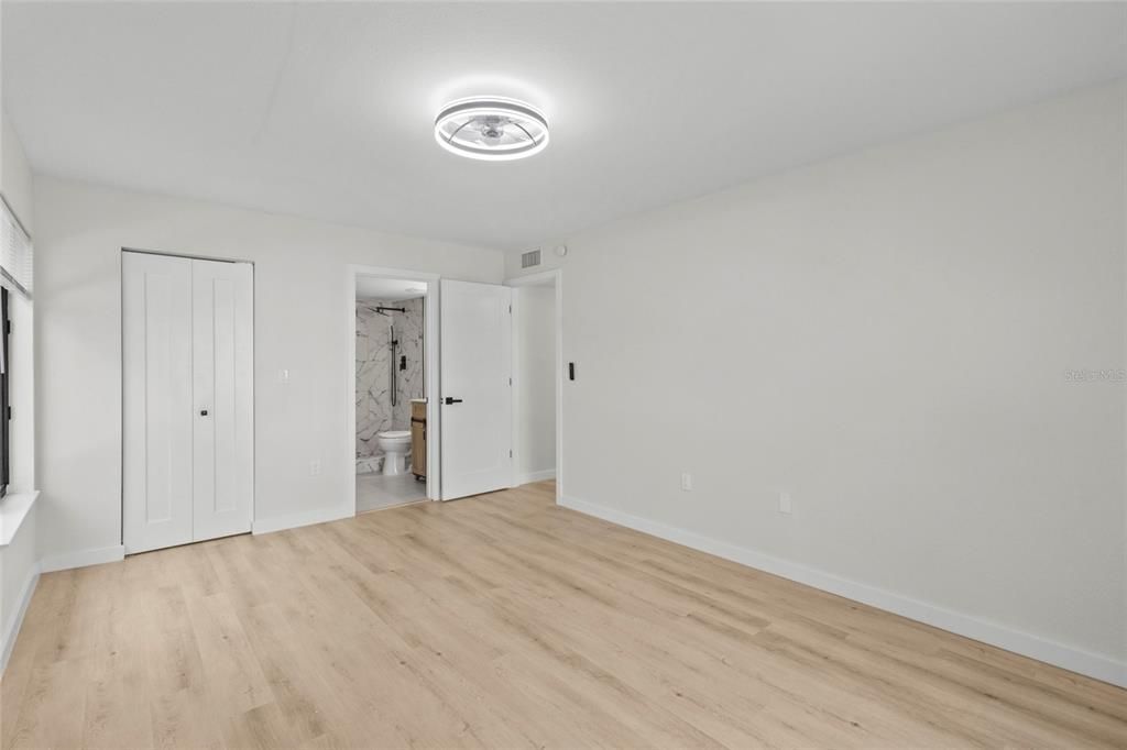 For Sale: $185,000 (2 beds, 2 baths, 979 Square Feet)