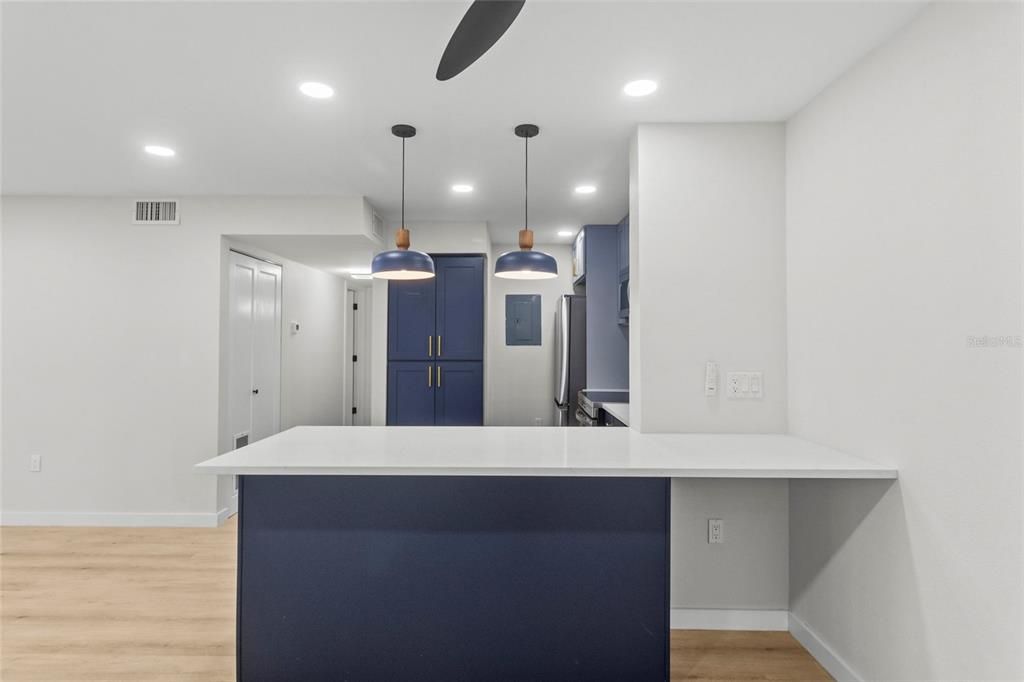 For Sale: $185,000 (2 beds, 2 baths, 979 Square Feet)