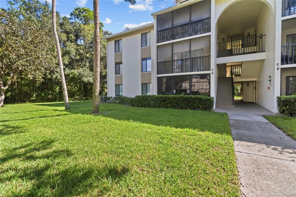 For Sale: $185,000 (2 beds, 2 baths, 979 Square Feet)