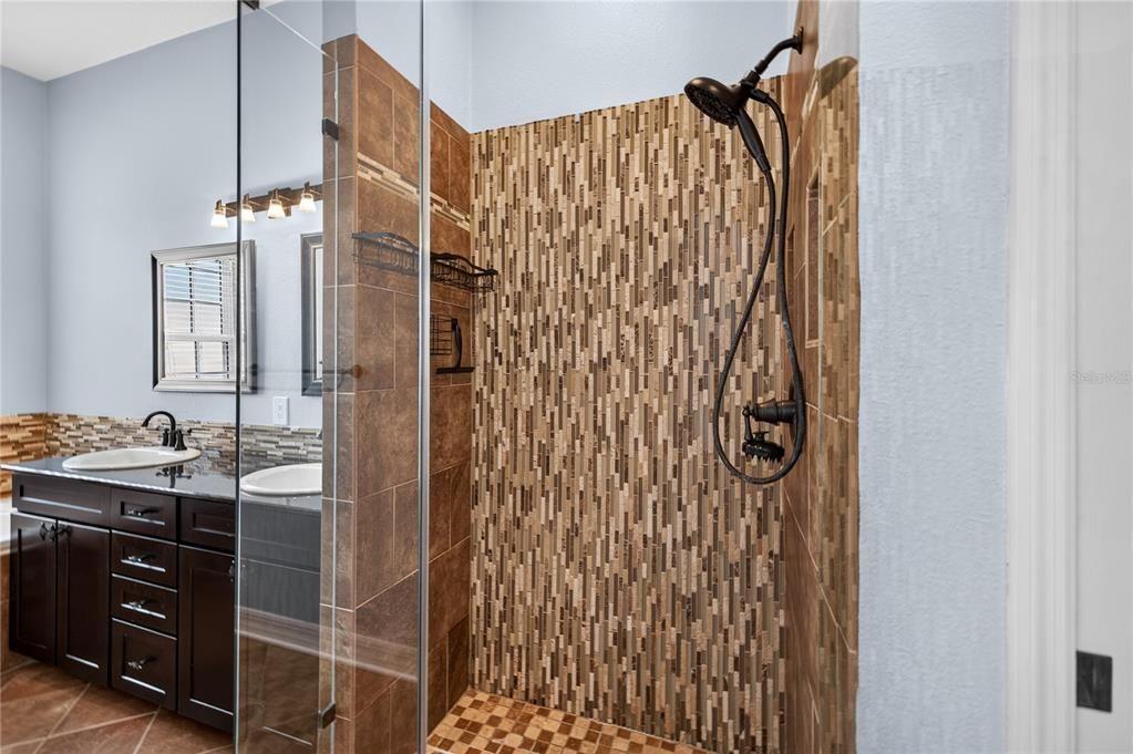 En Venta: $675,000 (3 camas, 2 baños, 2122 Pies cuadrados)