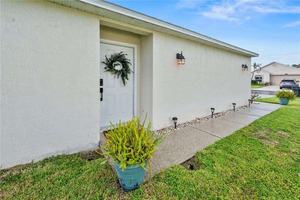 For Sale: $299,900 (3 beds, 2 baths, 1292 Square Feet)