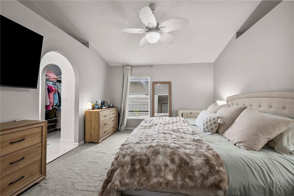 For Sale: $299,900 (3 beds, 2 baths, 1292 Square Feet)