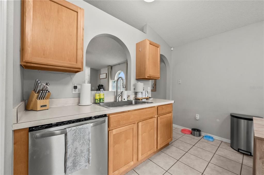 For Sale: $299,900 (3 beds, 2 baths, 1292 Square Feet)