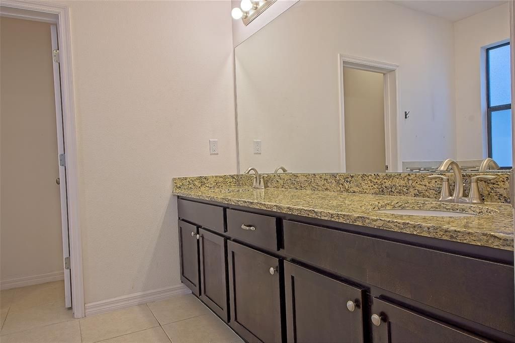 En Venta: $449,900 (5 camas, 3 baños, 2852 Pies cuadrados)