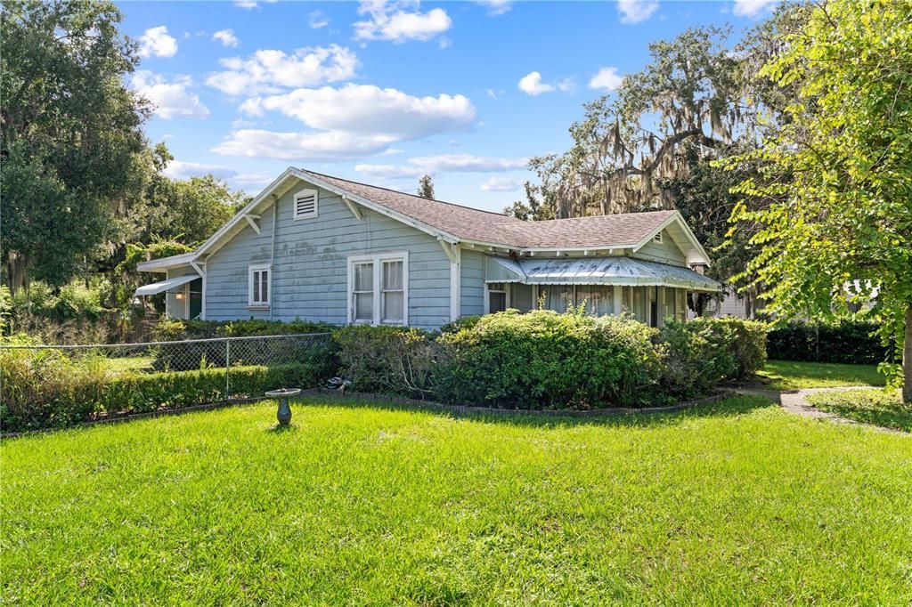 For Sale: $250,000 (2 beds, 1 baths, 1048 Square Feet)