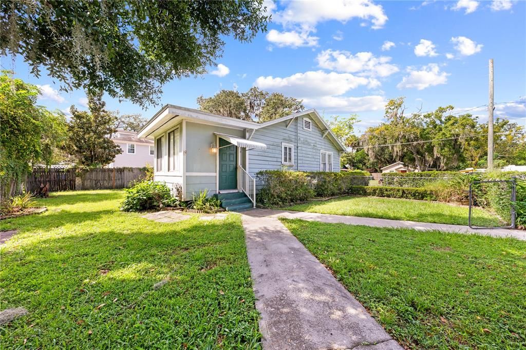 For Sale: $250,000 (2 beds, 1 baths, 1048 Square Feet)