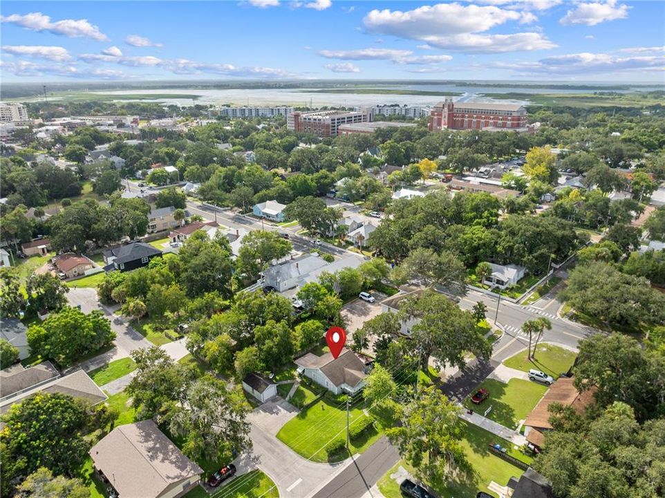 For Sale: $250,000 (2 beds, 1 baths, 1048 Square Feet)