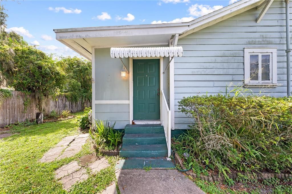 For Sale: $250,000 (2 beds, 1 baths, 1048 Square Feet)