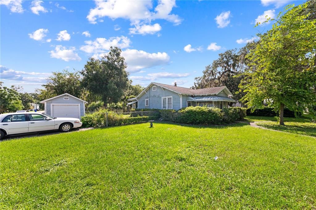 For Sale: $250,000 (2 beds, 1 baths, 1048 Square Feet)