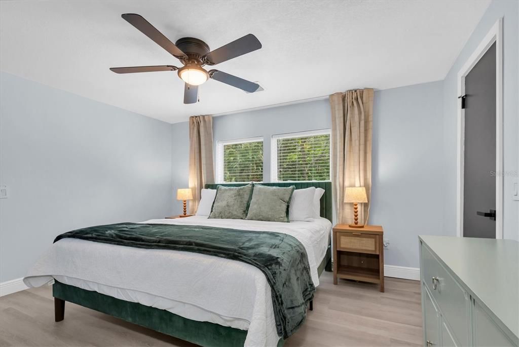 For Sale: $500,000 (4 beds, 2 baths, 1579 Square Feet)