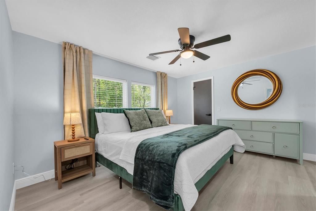 For Sale: $500,000 (4 beds, 2 baths, 1579 Square Feet)