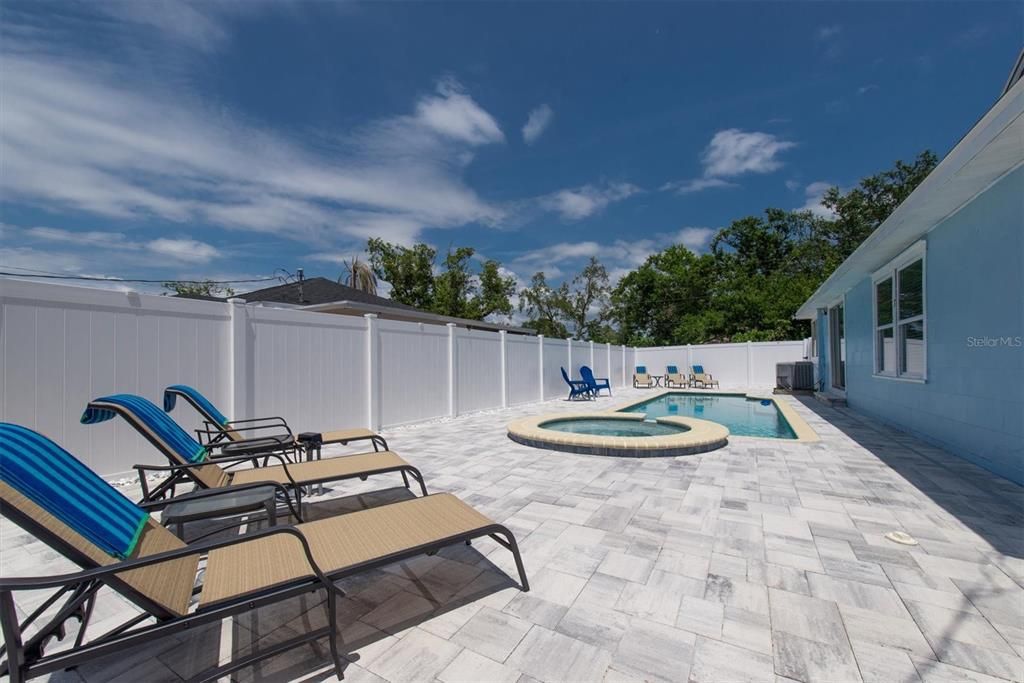 For Sale: $500,000 (4 beds, 2 baths, 1579 Square Feet)