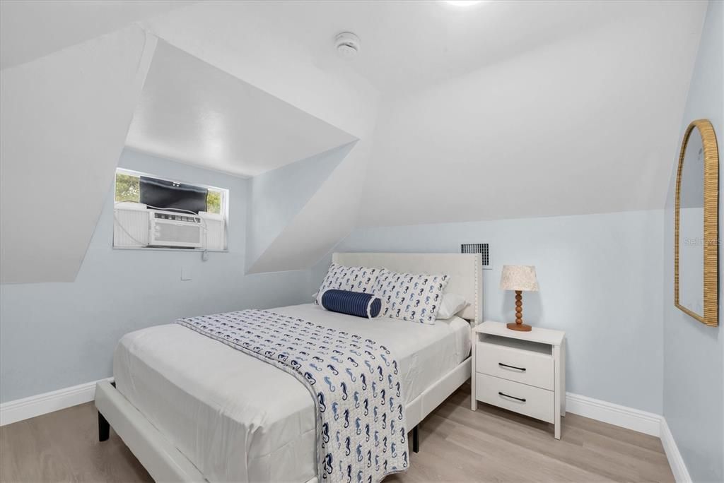 For Sale: $500,000 (4 beds, 2 baths, 1579 Square Feet)