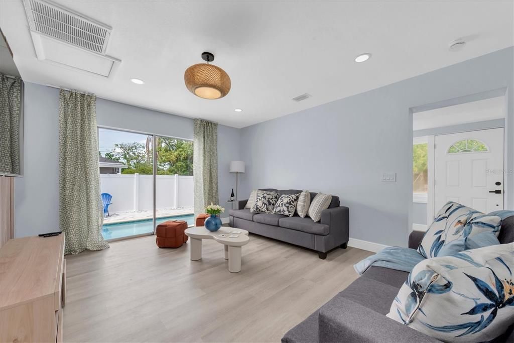 For Sale: $500,000 (4 beds, 2 baths, 1579 Square Feet)