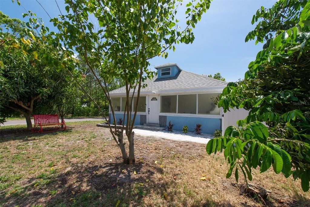 For Sale: $500,000 (4 beds, 2 baths, 1579 Square Feet)