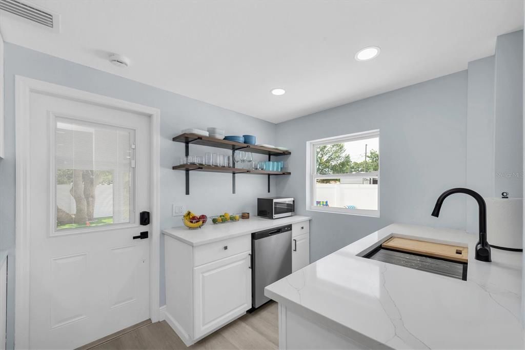 For Sale: $500,000 (4 beds, 2 baths, 1579 Square Feet)