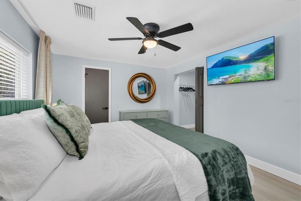 For Sale: $500,000 (4 beds, 2 baths, 1579 Square Feet)