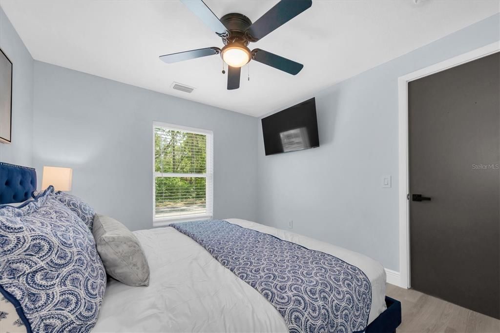 For Sale: $500,000 (4 beds, 2 baths, 1579 Square Feet)