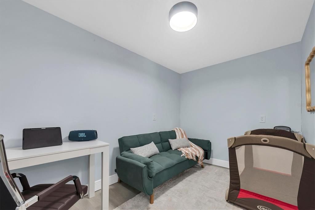 For Sale: $500,000 (4 beds, 2 baths, 1579 Square Feet)