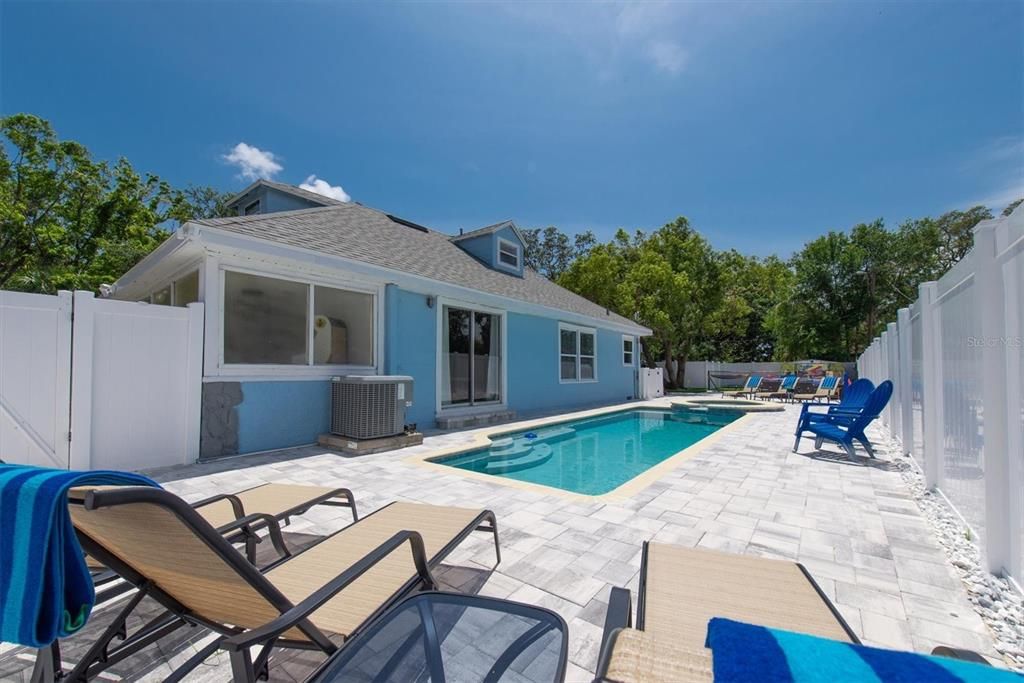 For Sale: $500,000 (4 beds, 2 baths, 1579 Square Feet)