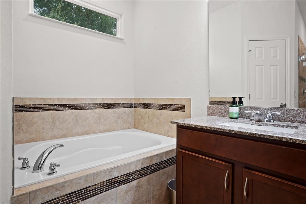 En Venta: $595,000 (6 camas, 4 baños, 3189 Pies cuadrados)