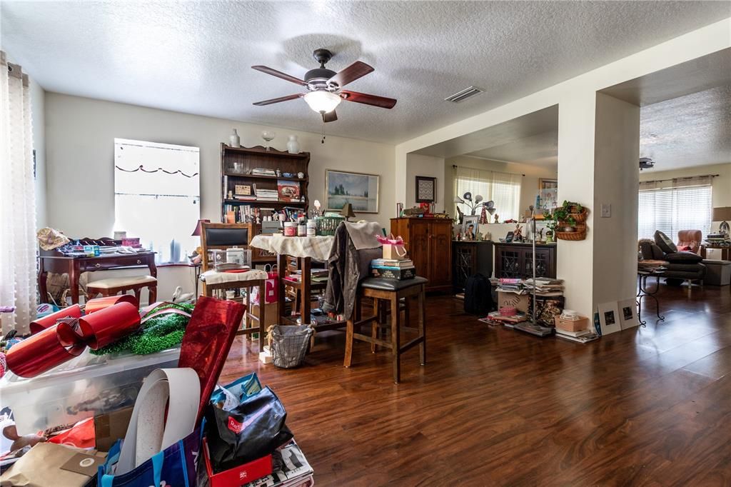 For Sale: $375,000 (3 beds, 2 baths, 1958 Square Feet)