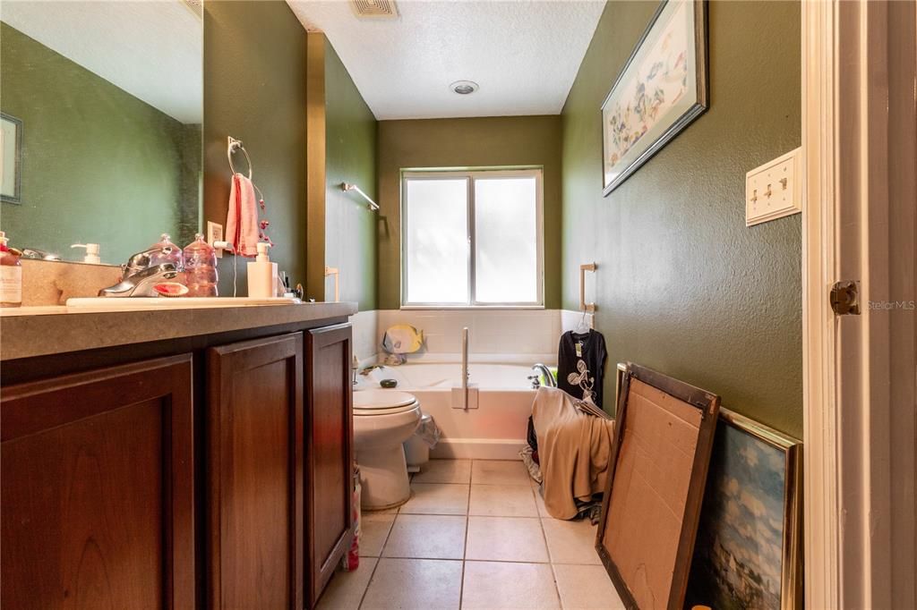 For Sale: $375,000 (3 beds, 2 baths, 1958 Square Feet)