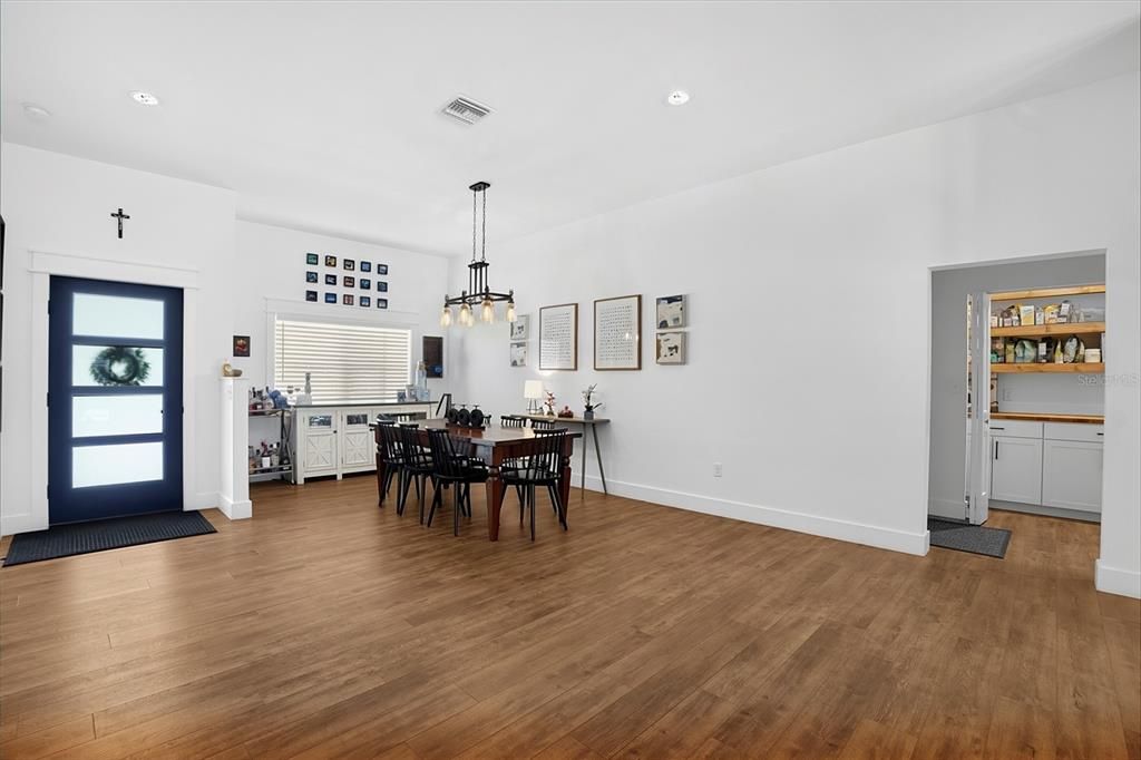En Venta: $865,000 (4 camas, 3 baños, 2197 Pies cuadrados)