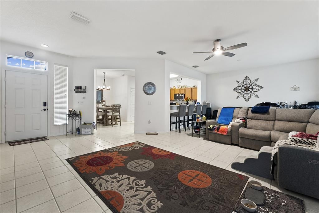 待售: $350,000 (2 贝兹, 2 浴室, 1898 平方英尺)