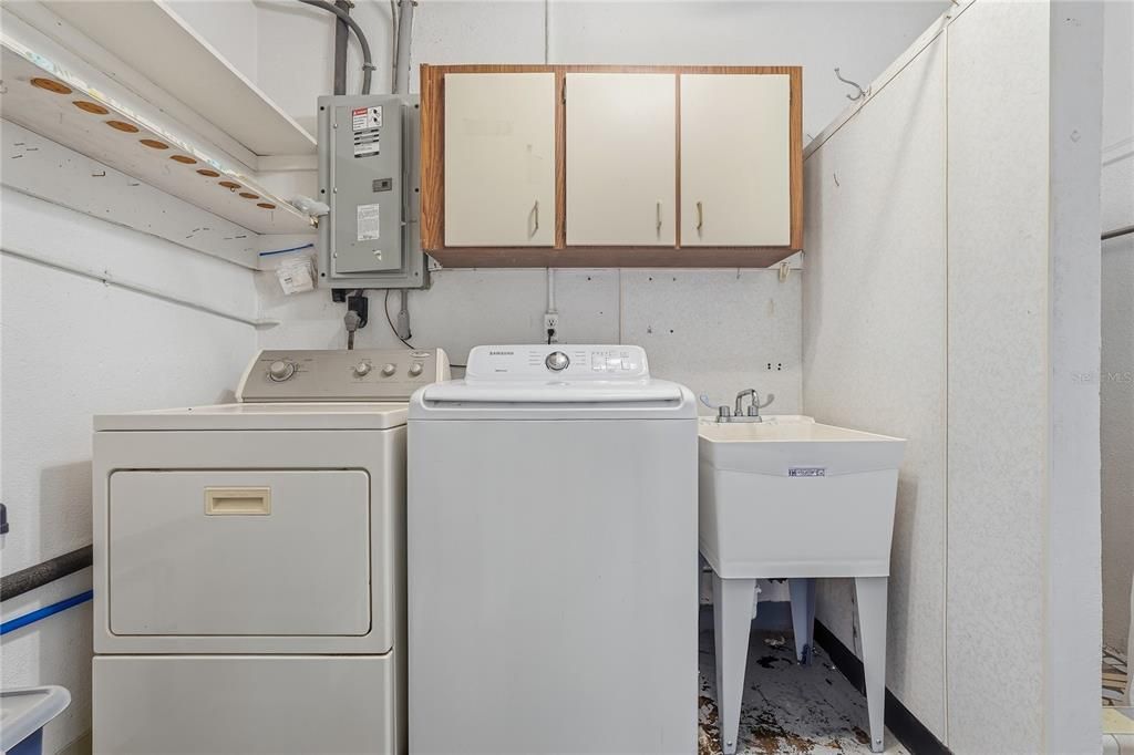 For Sale: $420,000 (2 beds, 2 baths, 1335 Square Feet)