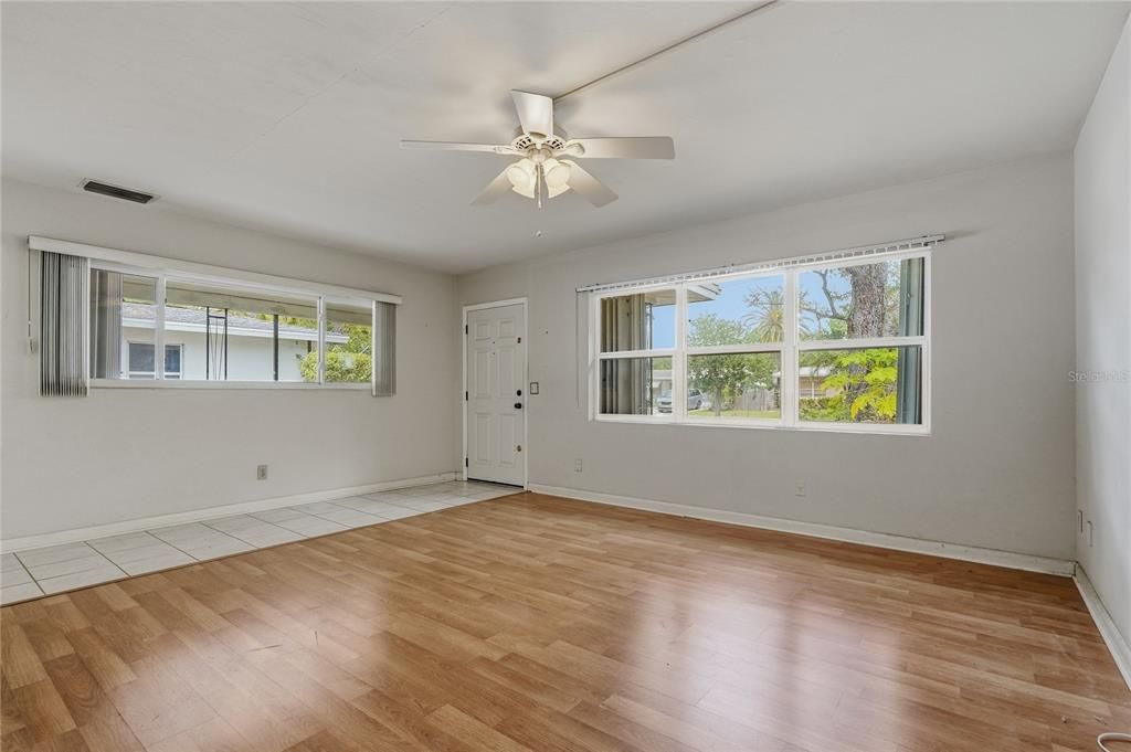 For Sale: $420,000 (2 beds, 2 baths, 1335 Square Feet)