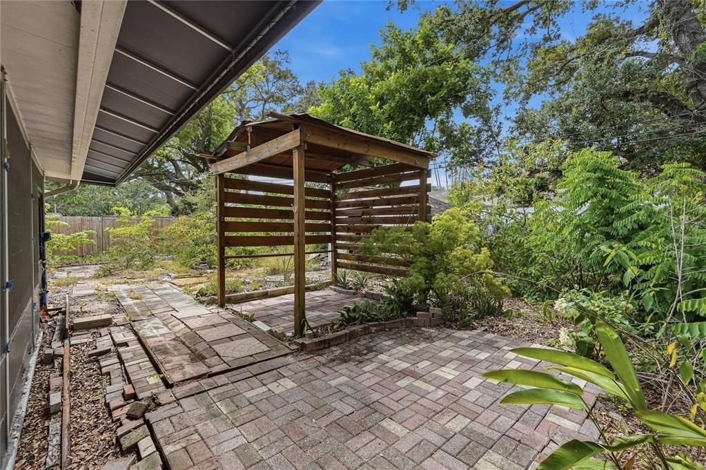 For Sale: $420,000 (2 beds, 2 baths, 1335 Square Feet)