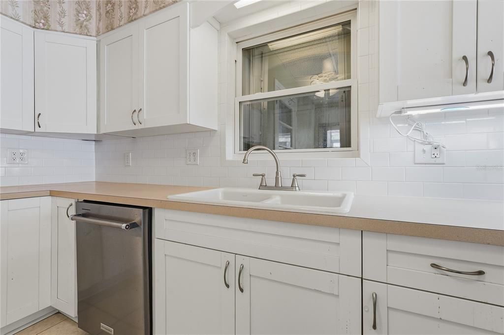 For Sale: $420,000 (2 beds, 2 baths, 1335 Square Feet)