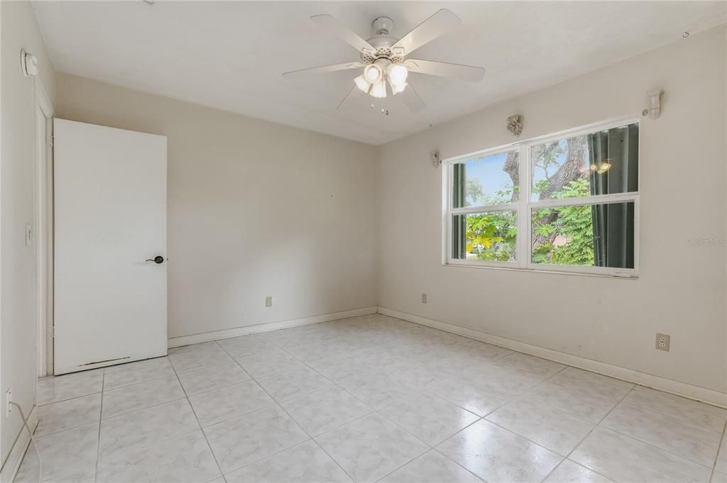 For Sale: $420,000 (2 beds, 2 baths, 1335 Square Feet)