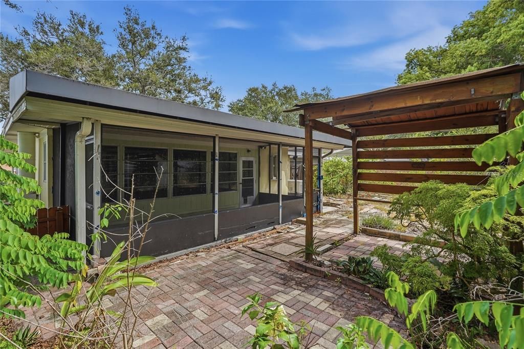 For Sale: $420,000 (2 beds, 2 baths, 1335 Square Feet)
