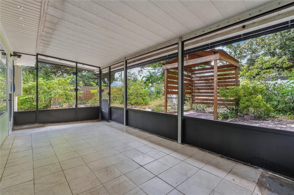 For Sale: $420,000 (2 beds, 2 baths, 1335 Square Feet)