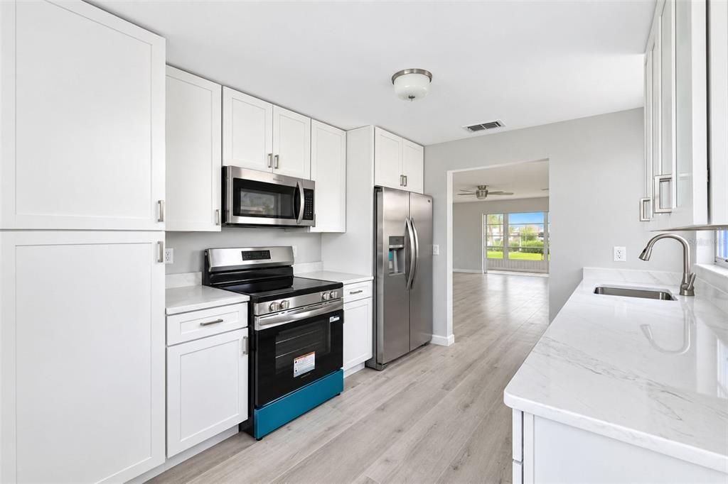 For Sale: $254,900 (2 beds, 2 baths, 1116 Square Feet)