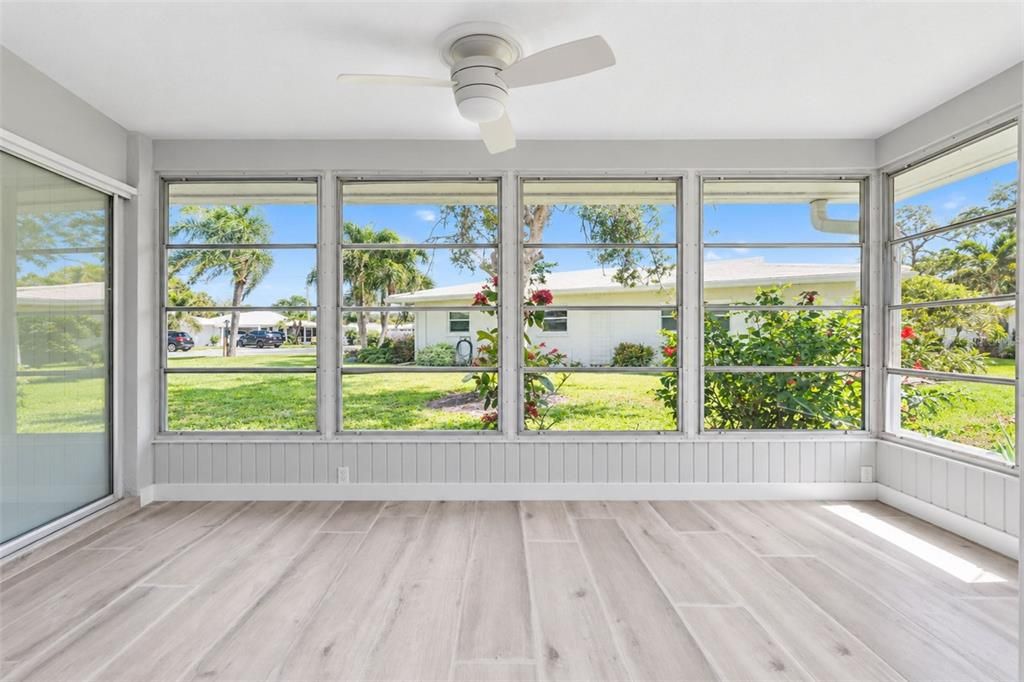 For Sale: $254,900 (2 beds, 2 baths, 1116 Square Feet)