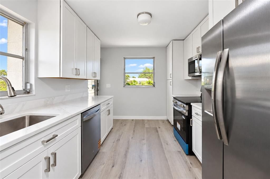 For Sale: $254,900 (2 beds, 2 baths, 1116 Square Feet)
