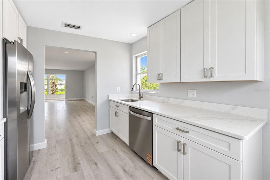 For Sale: $254,900 (2 beds, 2 baths, 1116 Square Feet)