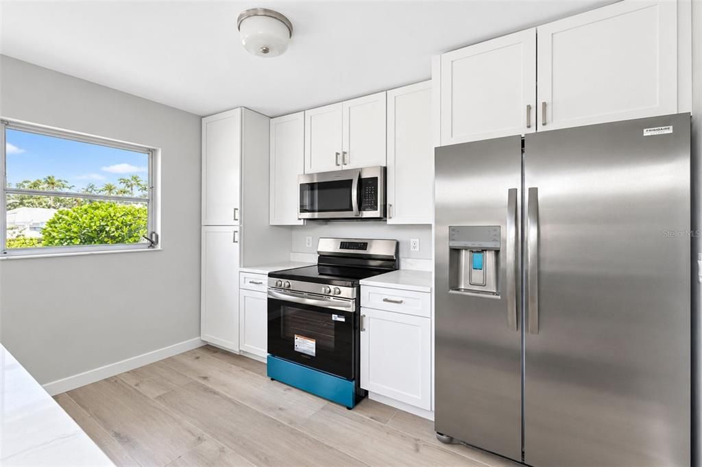 For Sale: $254,900 (2 beds, 2 baths, 1116 Square Feet)